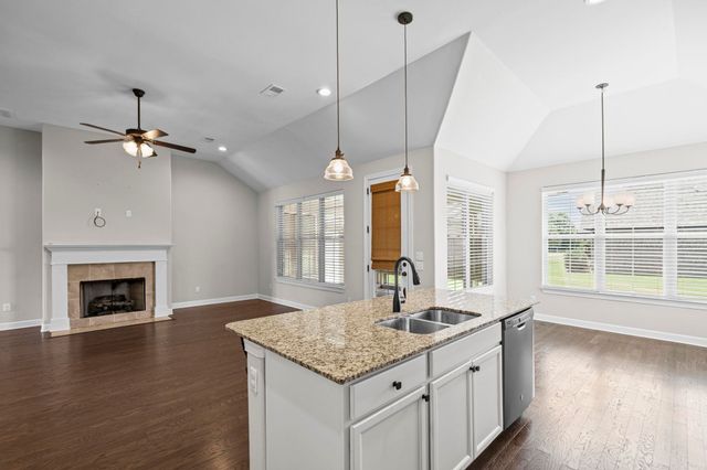 425 OAKRIDGE DR, Oakland, TN 38060