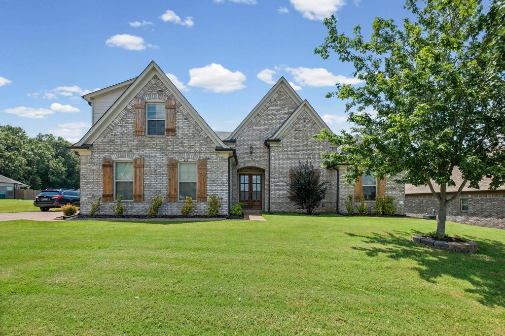 425 OAKRIDGE DR, Oakland, TN 38060