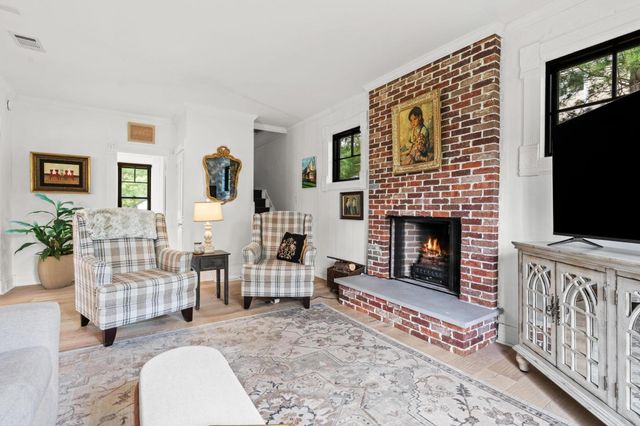 156 S Union Street, Douglas Vllg, MI 49406