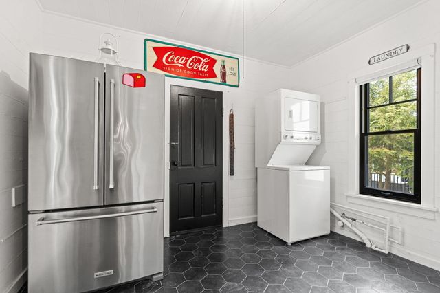 156 S Union Street, Douglas Vllg, MI 49406