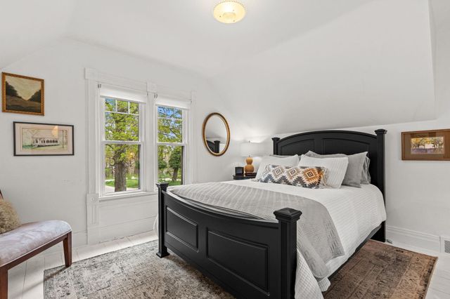 156 S Union Street, Douglas Vllg, MI 49406