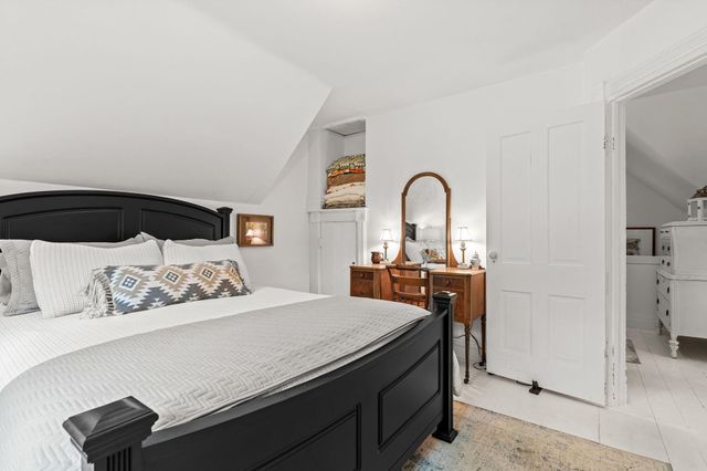 156 S Union Street, Douglas Vllg, MI 49406