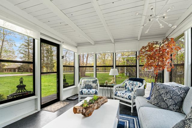 156 S Union Street, Douglas Vllg, MI 49406