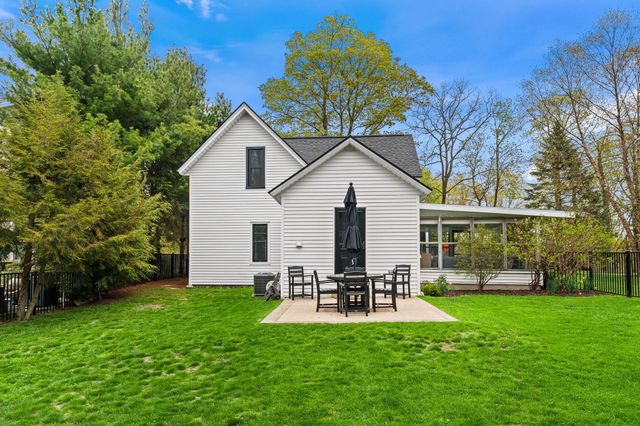 156 S Union Street, Douglas Vllg, MI 49406