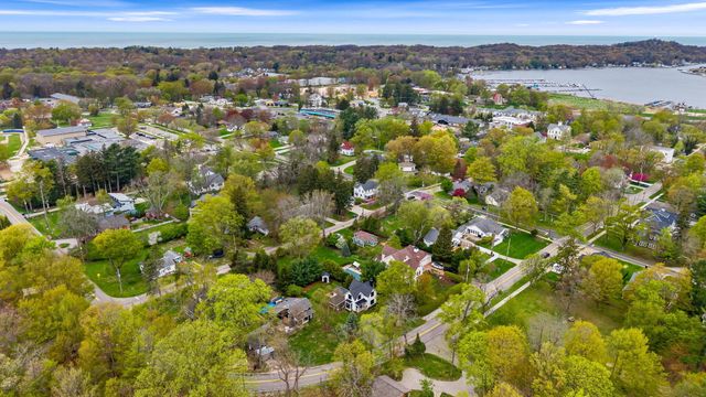 156 S Union Street, Douglas Vllg, MI 49406
