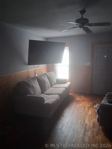 1104 Hilldale Drive, Eufaula, OK 74432