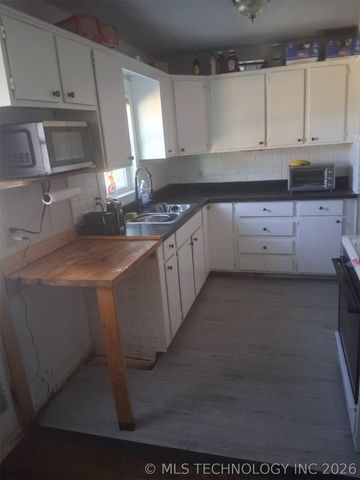 1104 Hilldale Drive, Eufaula, OK 74432