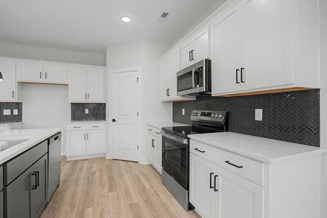 3596 Heartland Dr, Columbia, TN 38401