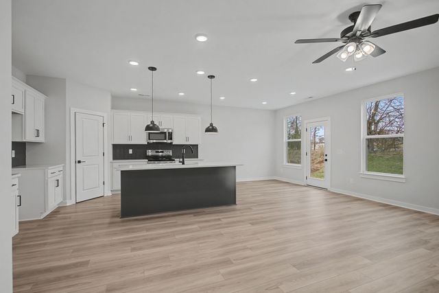 3596 Heartland Dr, Columbia, TN 38401