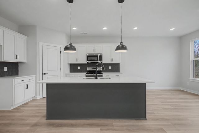 3596 Heartland Dr, Columbia, TN 38401