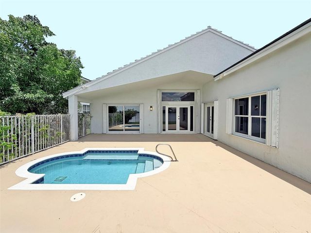 1212 Falls Boulevard, Weston, FL 33327