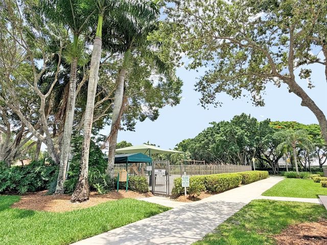 1212 Falls Boulevard, Weston, FL 33327