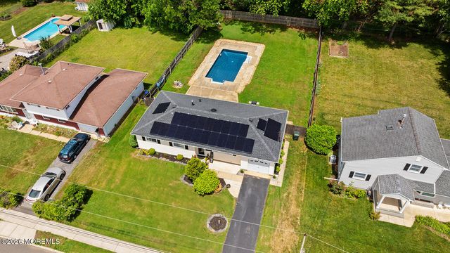 114 Wynnewood Court, Freehold, NJ 07728
