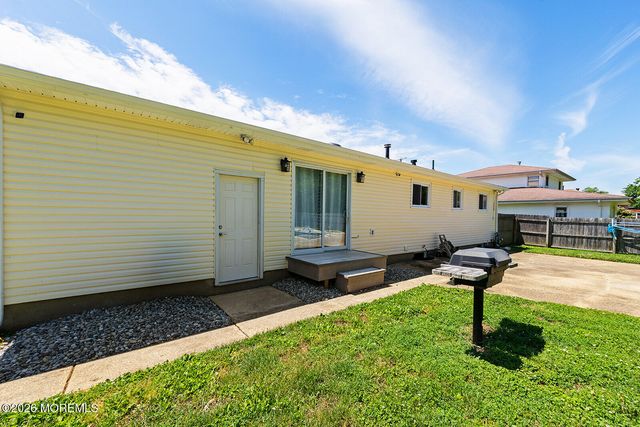 114 Wynnewood Court, Freehold, NJ 07728