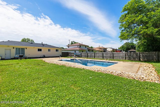 114 Wynnewood Court, Freehold, NJ 07728