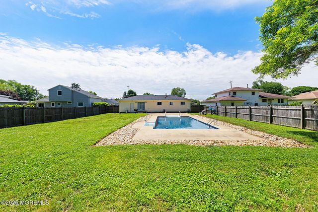 114 Wynnewood Court, Freehold, NJ 07728