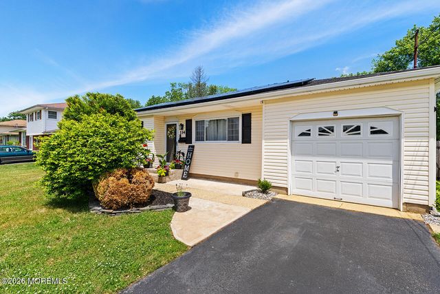 114 Wynnewood Court, Freehold, NJ 07728