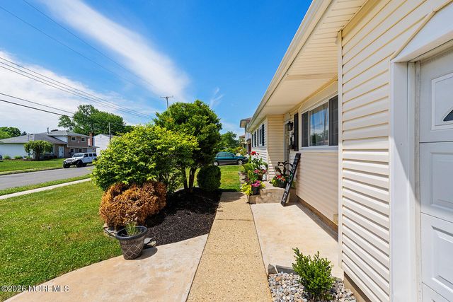 114 Wynnewood Court, Freehold, NJ 07728