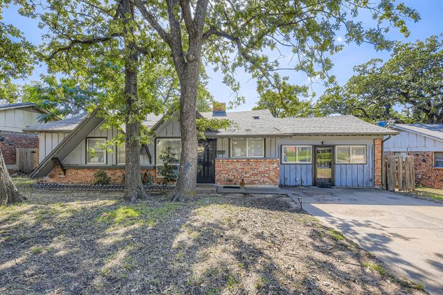 1712 Warren Lane, Fort Worth, TX 76112