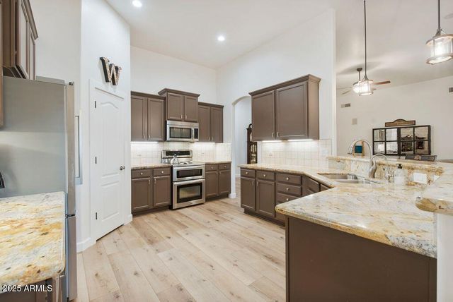 1016 E DESERT HILLS ESTATE Drive, Phoenix, AZ 85086