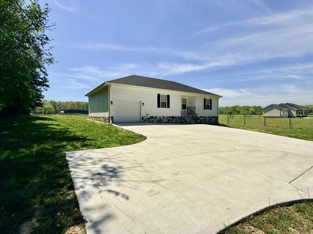 1113 Hurricane Rd, Tullahoma, TN 37388