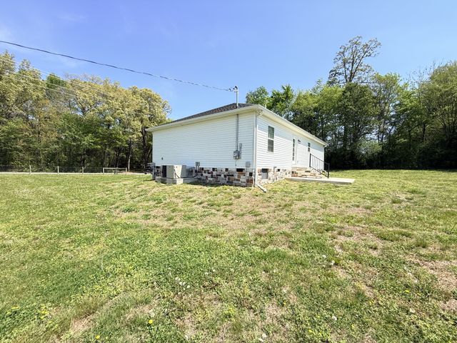 1113 Hurricane Rd, Tullahoma, TN 37388