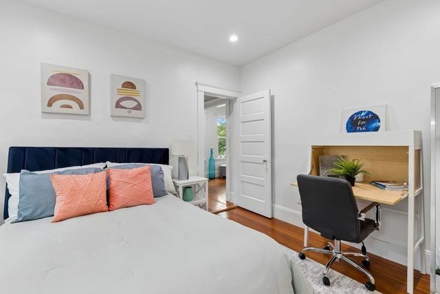 215 Crafts Rd 2, Brookline, MA 02467