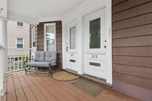 215 Crafts Rd 2, Brookline, MA 02467