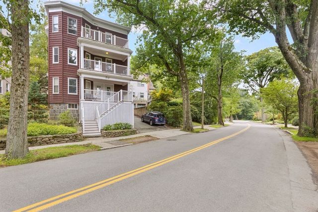 215 Crafts Rd 2, Brookline, MA 02467