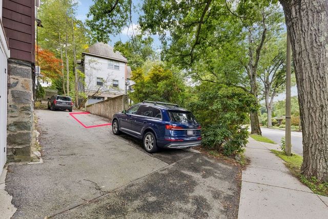 215 Crafts Rd 2, Brookline, MA 02467