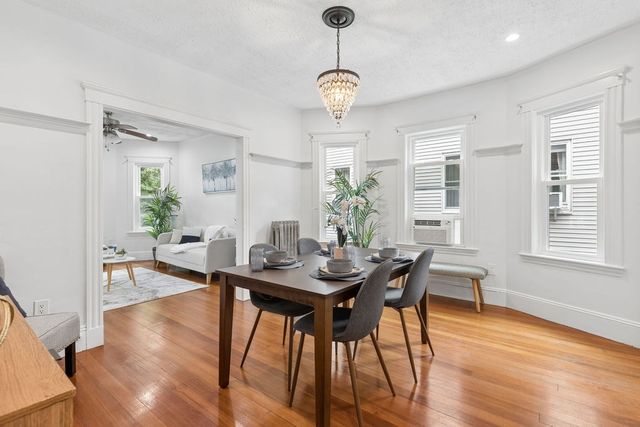 215 Crafts Rd 2, Brookline, MA 02467