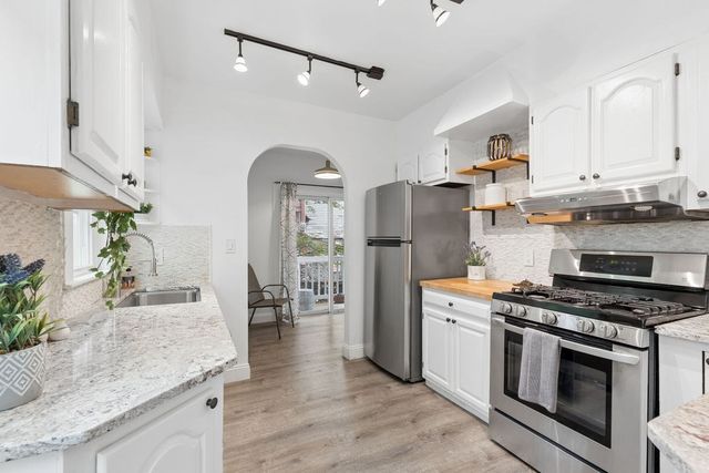 215 Crafts Rd 2, Brookline, MA 02467