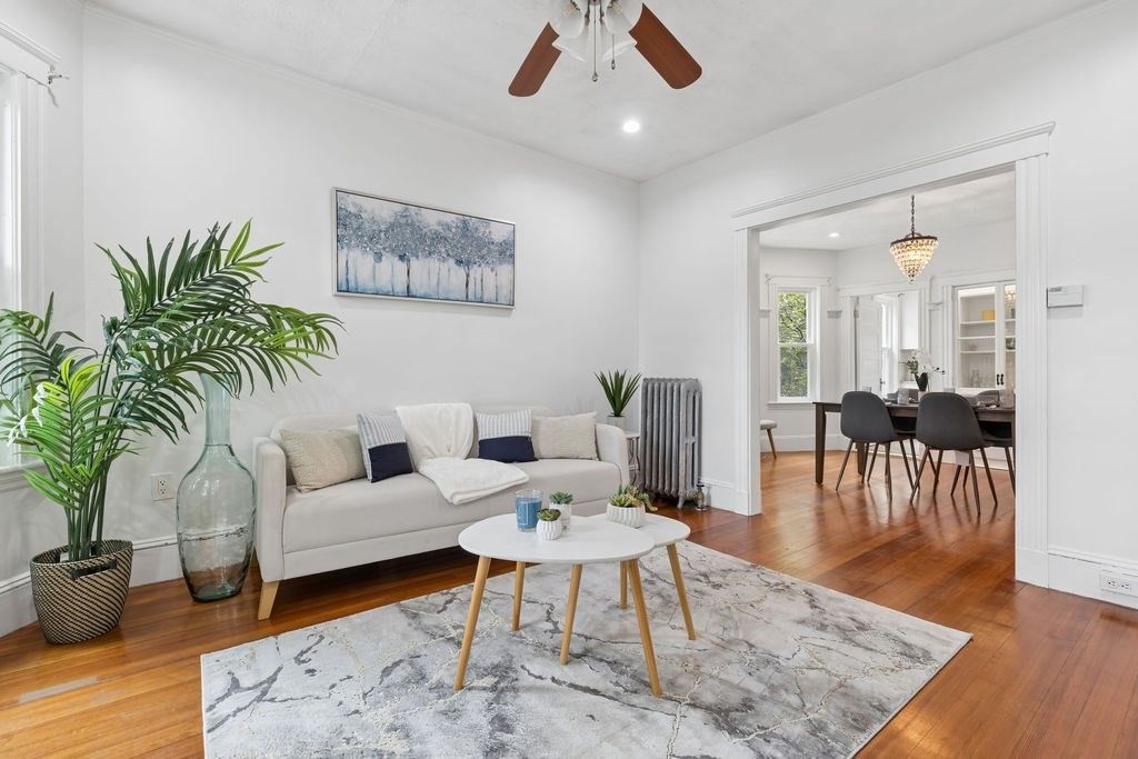 215 Crafts Rd 2, Brookline, MA 02467