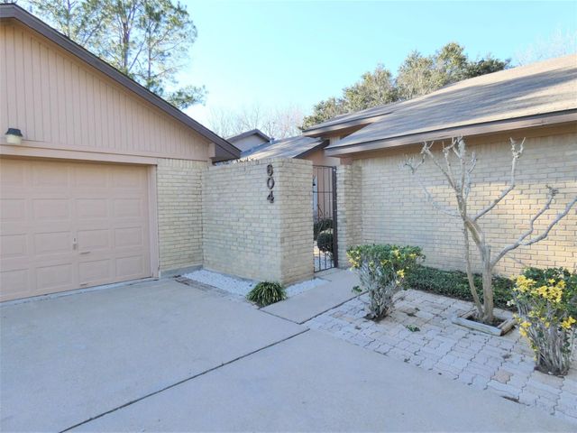 604 Golfview Drive, Richmond, TX 77469
