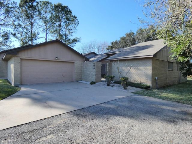 604 Golfview Drive, Richmond, TX 77469