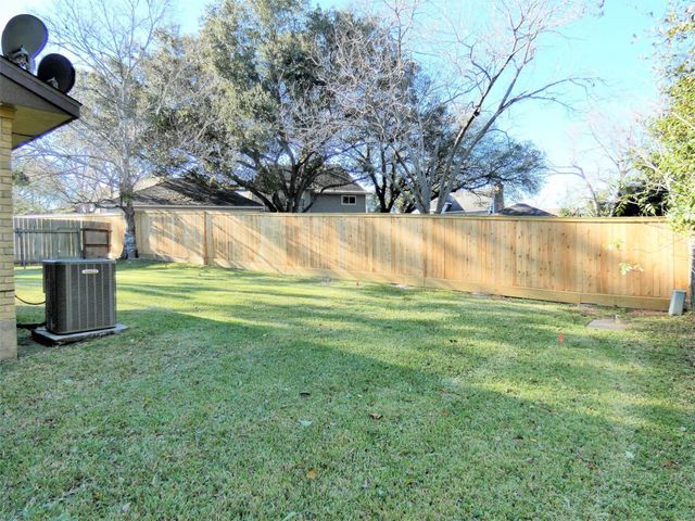 604 Golfview Drive, Richmond, TX 77469
