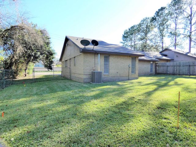 604 Golfview Drive, Richmond, TX 77469