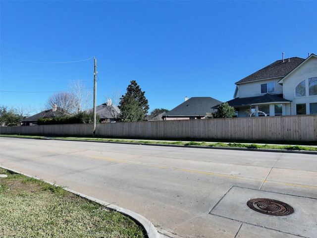 604 Golfview Drive, Richmond, TX 77469