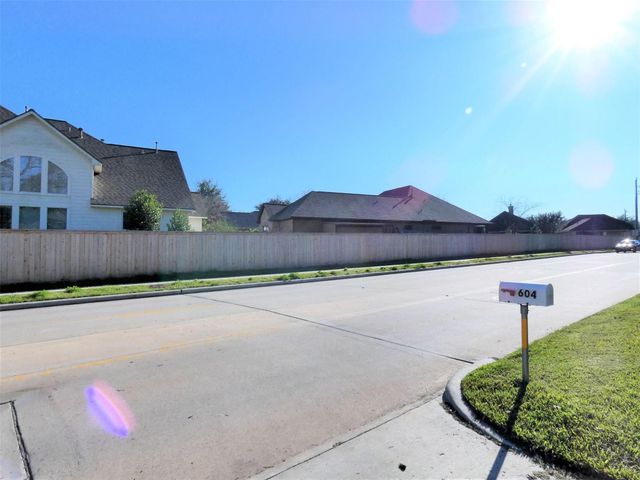 604 Golfview Drive, Richmond, TX 77469