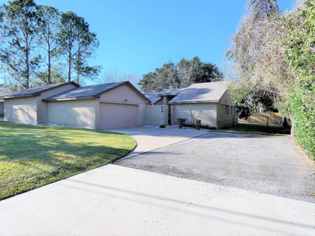 604 Golfview Drive, Richmond, TX 77469