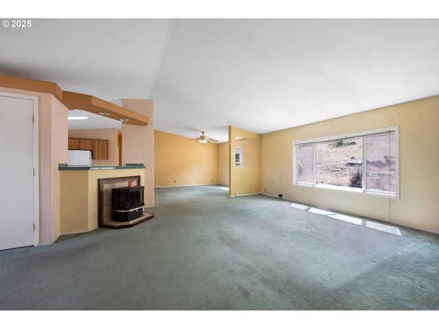 222 PILUK Ln, Goldendale, WA 98620