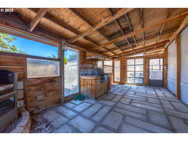 222 PILUK Ln, Goldendale, WA 98620