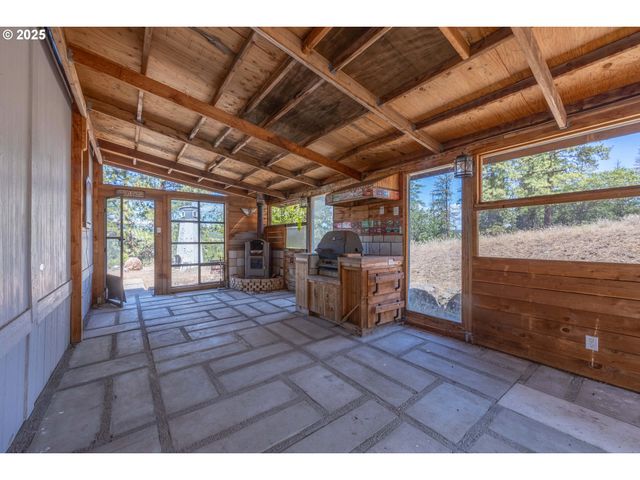 222 PILUK Ln, Goldendale, WA 98620