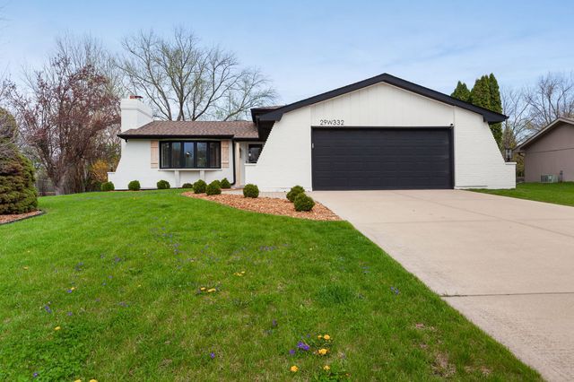 29W332 Mark Drive, Naperville, IL 60564