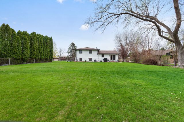 29W332 Mark Drive, Naperville, IL 60564