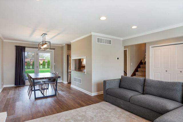 29W332 Mark Drive, Naperville, IL 60564