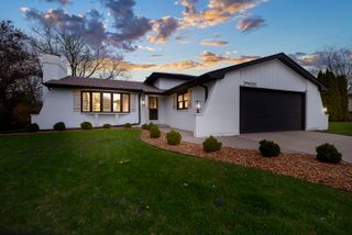 29W332 Mark Drive, Naperville, IL 60564