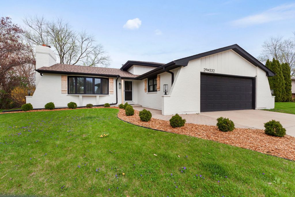Image 2 of property listing at 29W332 Mark Drive, Naperville, IL 60564