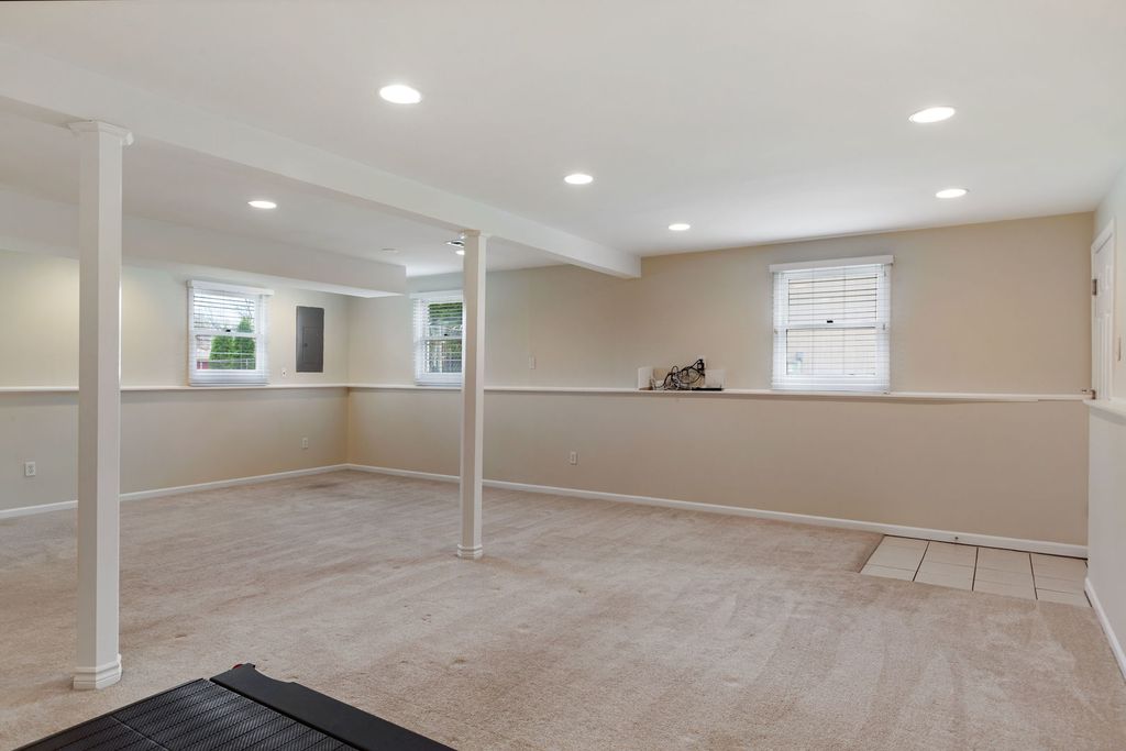 Image 17 of property listing at 29W332 Mark Drive, Naperville, IL 60564