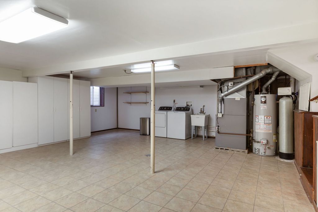 Image 19 of property listing at 29W332 Mark Drive, Naperville, IL 60564